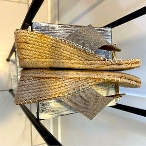 WHITE MOUNTAIN•Beachball Espadrille
Wedge Sandal•Gold Metallic•SIZE 9